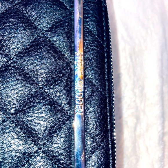 Steve Madden wrist wallet - Picture 3 of 4